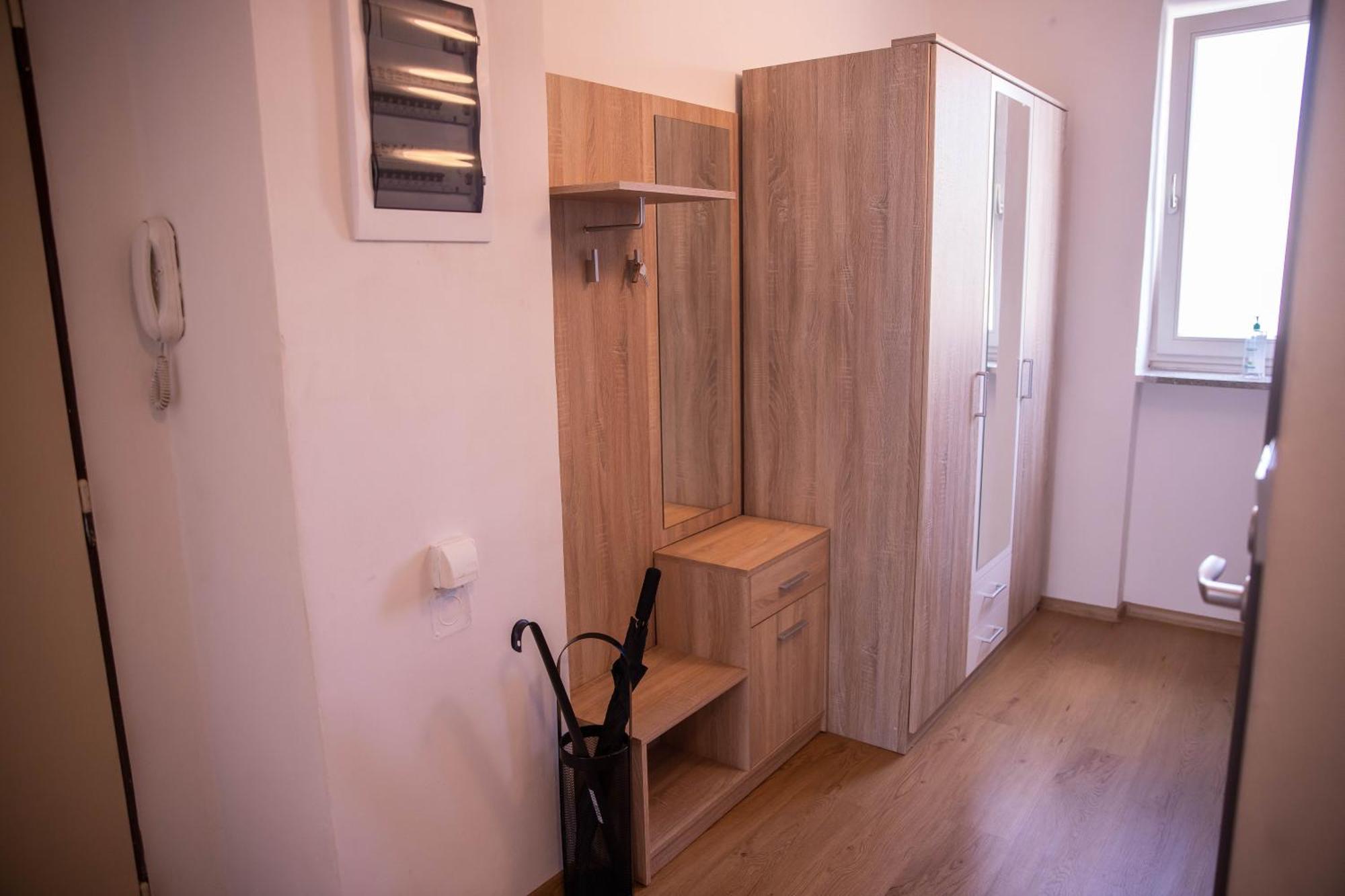 Prostorny Byt V Centru U Reky, 2 Loznice, Balkon Hradec Králové 外观 照片