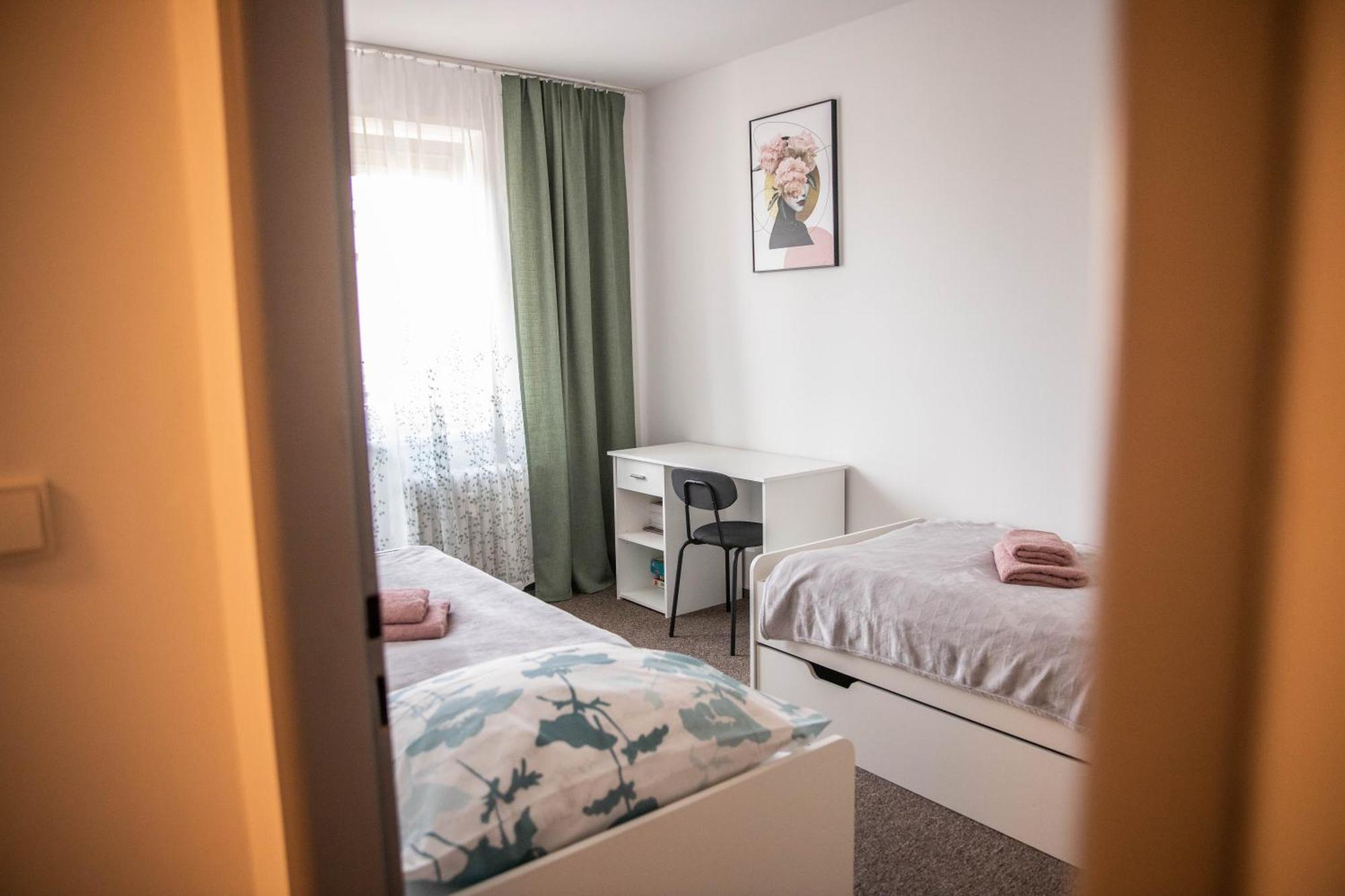 Prostorny Byt V Centru U Reky, 2 Loznice, Balkon Hradec Králové 外观 照片