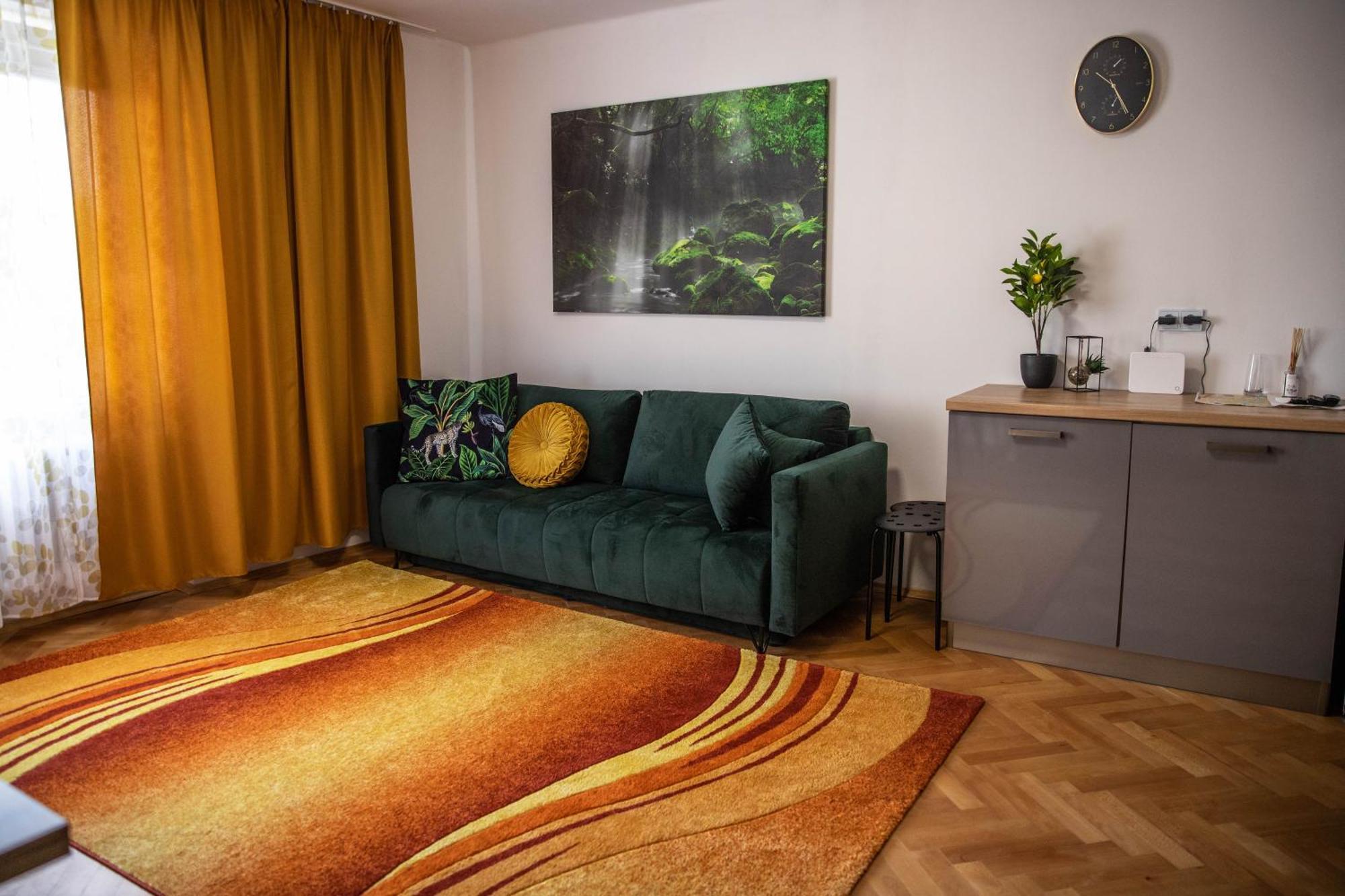 Prostorny Byt V Centru U Reky, 2 Loznice, Balkon Hradec Králové 外观 照片